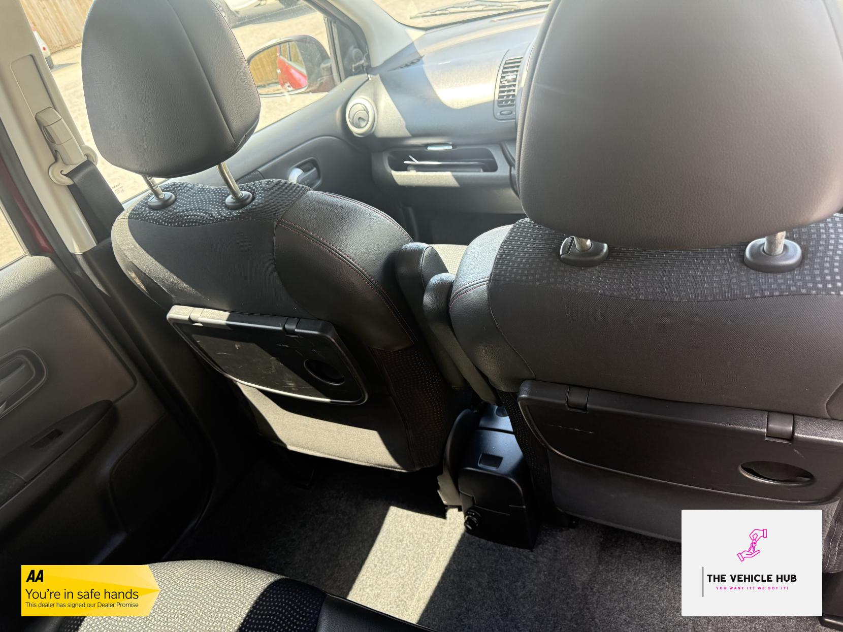 Nissan Note 1.6 16V Tekna Hatchback 5dr Petrol Manual Euro 5 (110 ps)