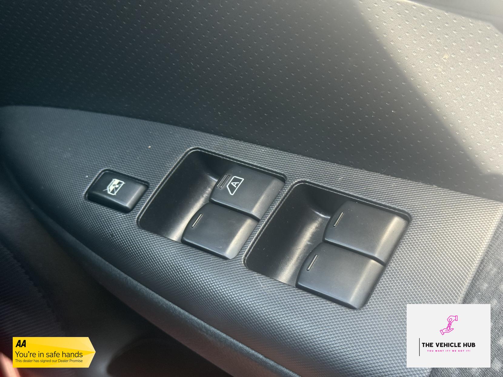Nissan Note 1.6 16V Tekna Hatchback 5dr Petrol Manual Euro 5 (110 ps)