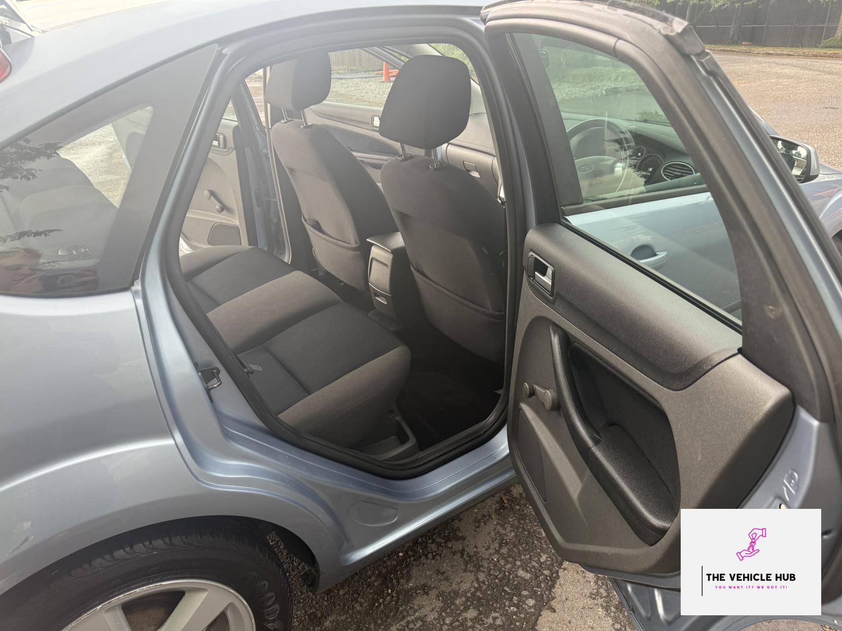 Ford Focus 1.6 Zetec Climate Hatchback 5dr Petrol Automatic (184 g/km, 99 bhp)