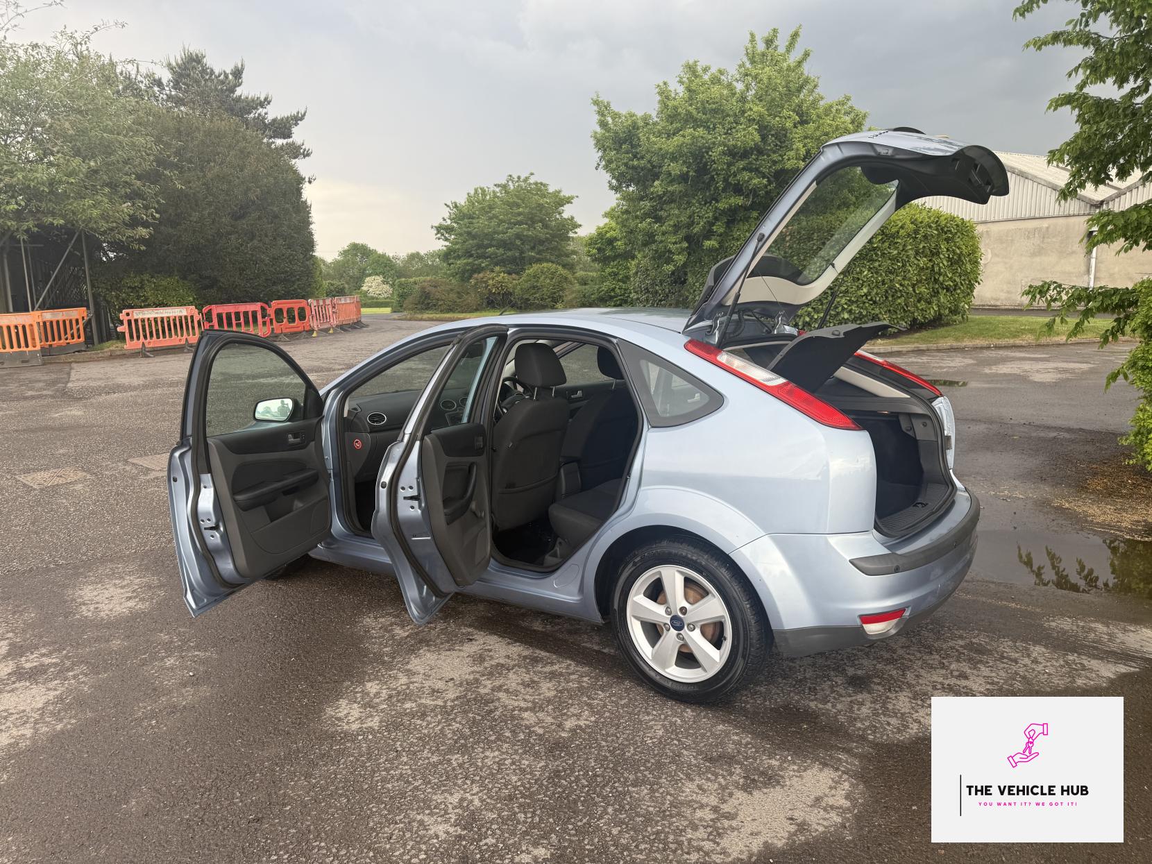 Ford Focus 1.6 Zetec Climate Hatchback 5dr Petrol Automatic (184 g/km, 99 bhp)