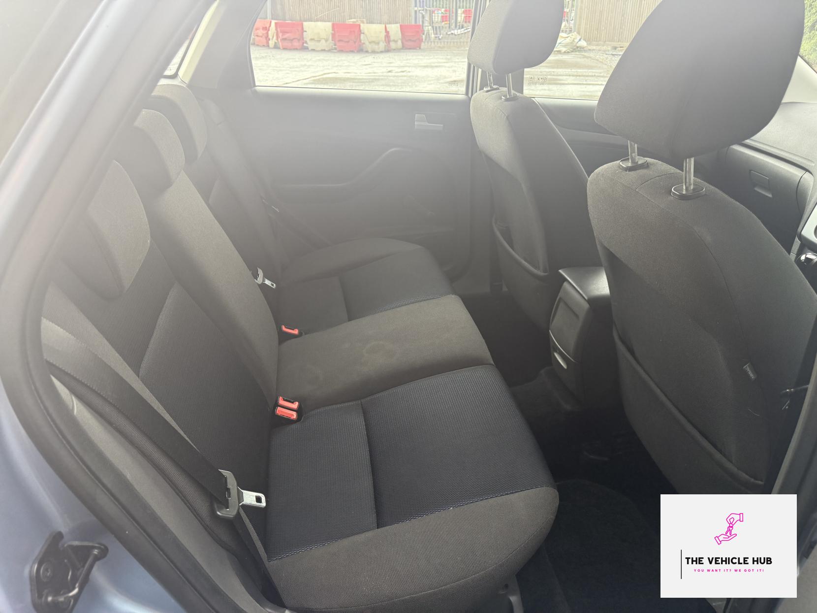 Ford Focus 1.6 Zetec Climate Hatchback 5dr Petrol Automatic (184 g/km, 99 bhp)