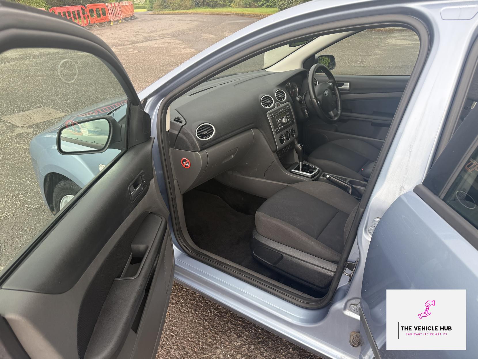 Ford Focus 1.6 Zetec Climate Hatchback 5dr Petrol Automatic (184 g/km, 99 bhp)