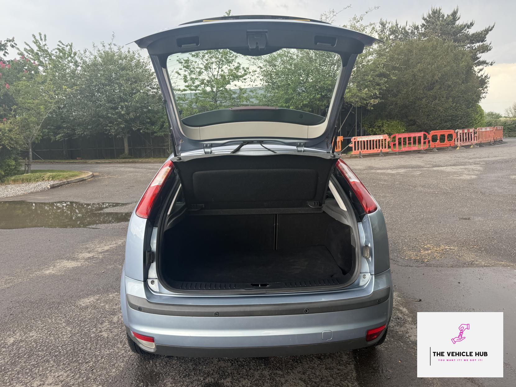Ford Focus 1.6 Zetec Climate Hatchback 5dr Petrol Automatic (184 g/km, 99 bhp)