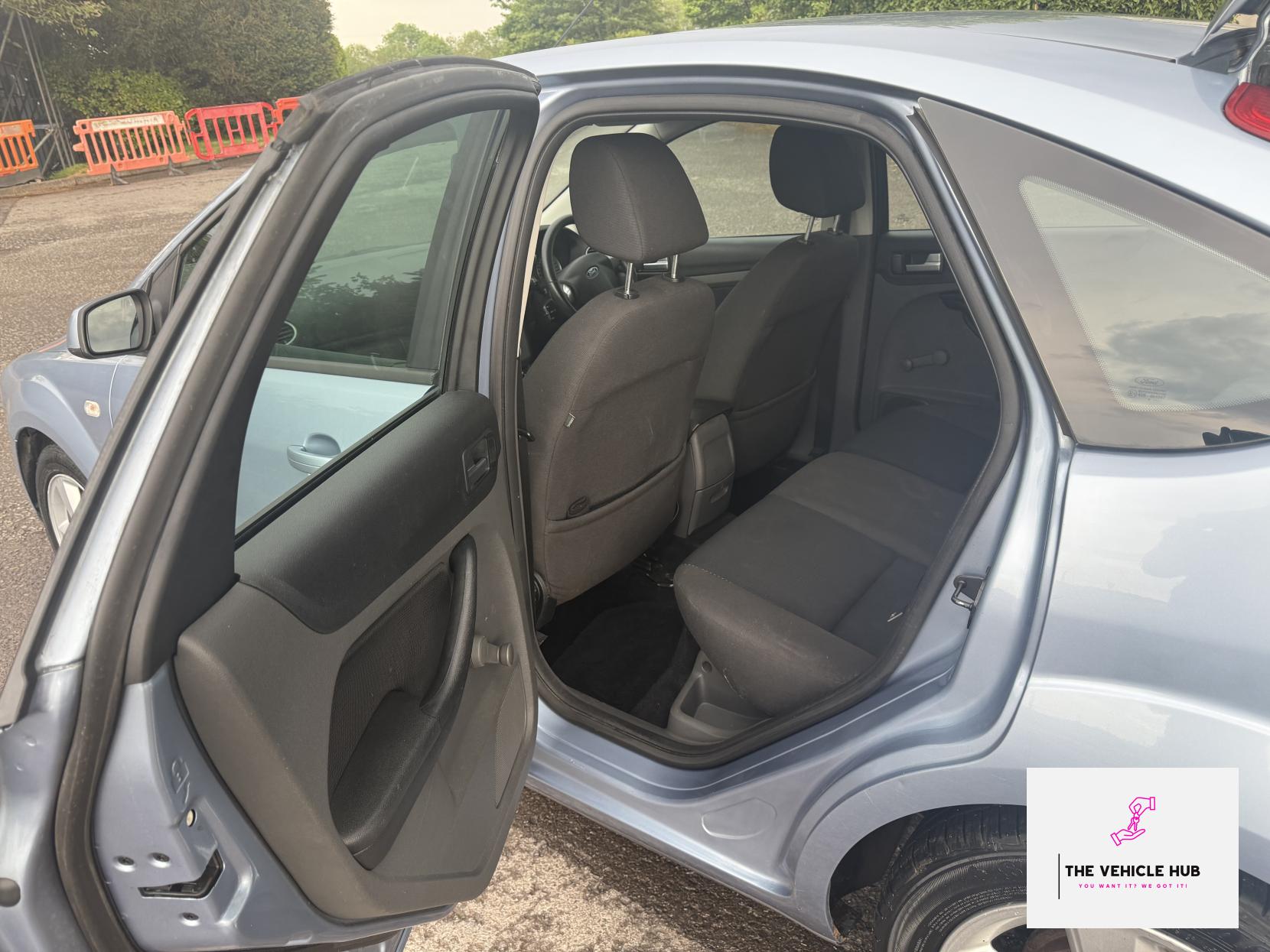 Ford Focus 1.6 Zetec Climate Hatchback 5dr Petrol Automatic (184 g/km, 99 bhp)