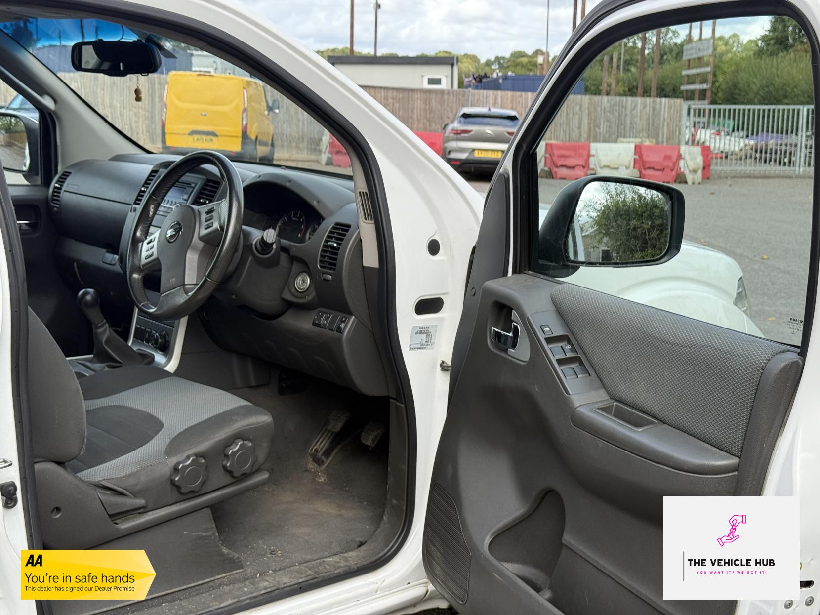 Nissan Navara 2.5 dCi Acenta Pickup Double Cab 4dr Diesel Manual 4WD Euro 5 (190 ps)