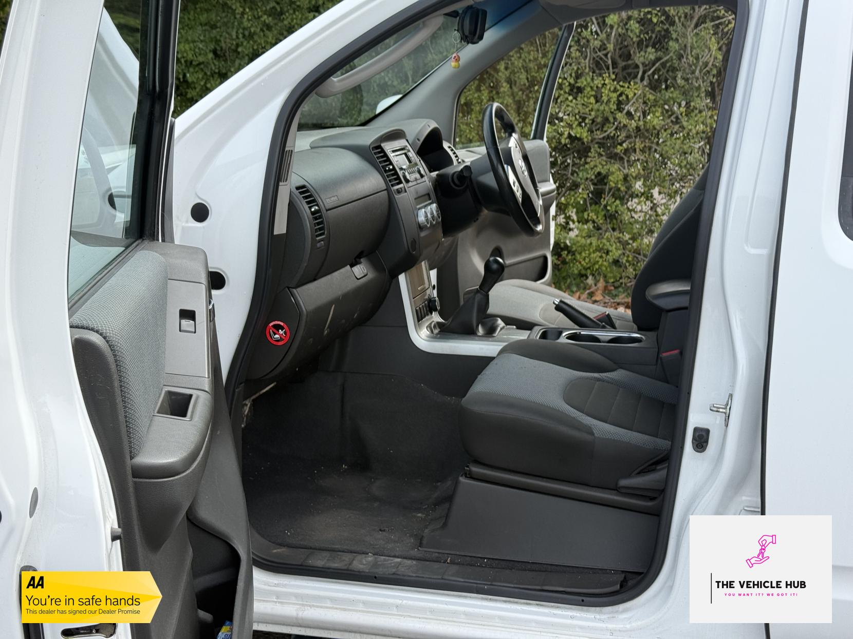 Nissan Navara 2.5 dCi Acenta Pickup Double Cab 4dr Diesel Manual 4WD Euro 5 (190 ps)