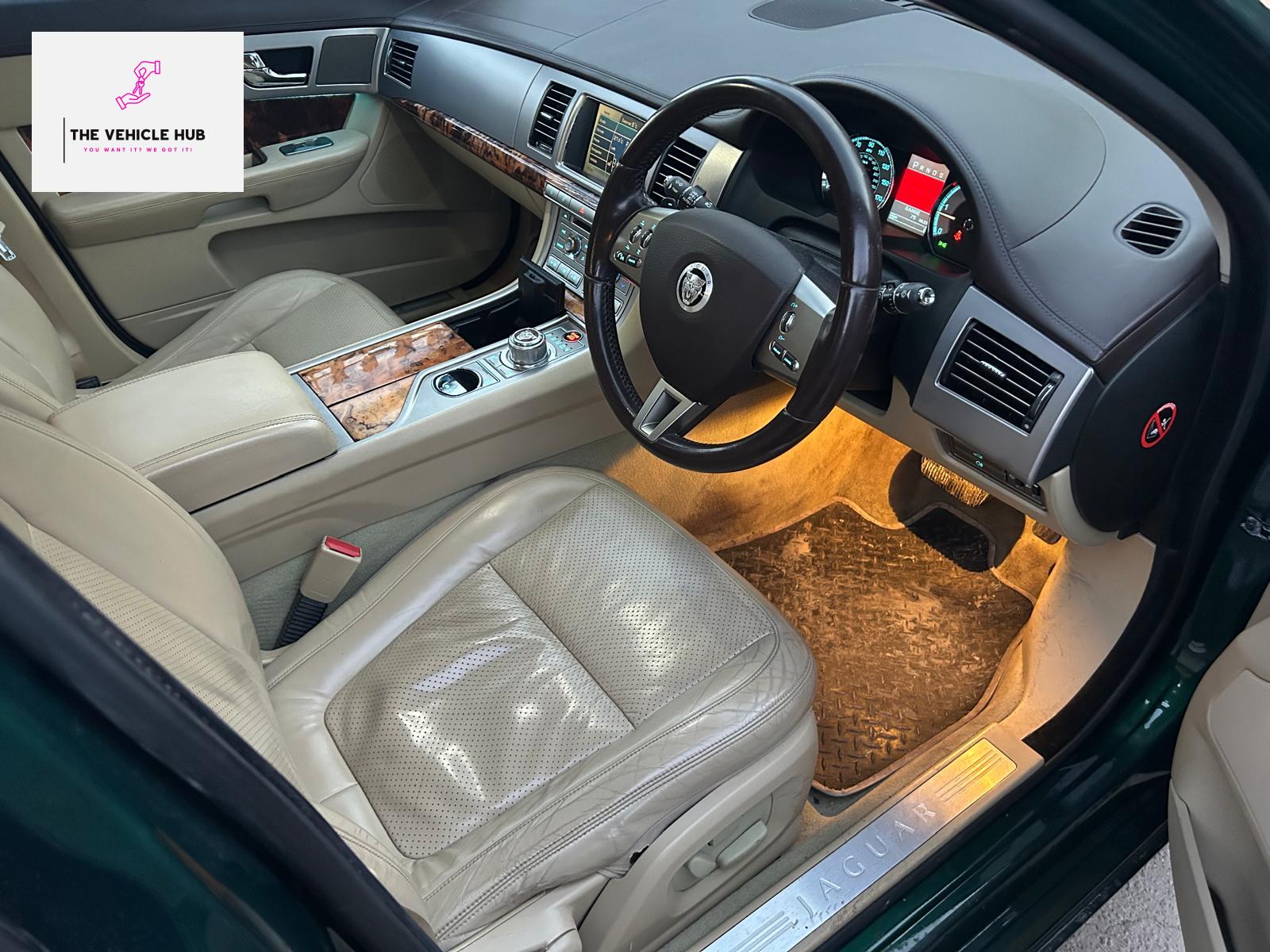 Jaguar XF 2.7d V6 Premium Luxury Saloon 4dr Diesel Auto Euro 4 (207 ps)