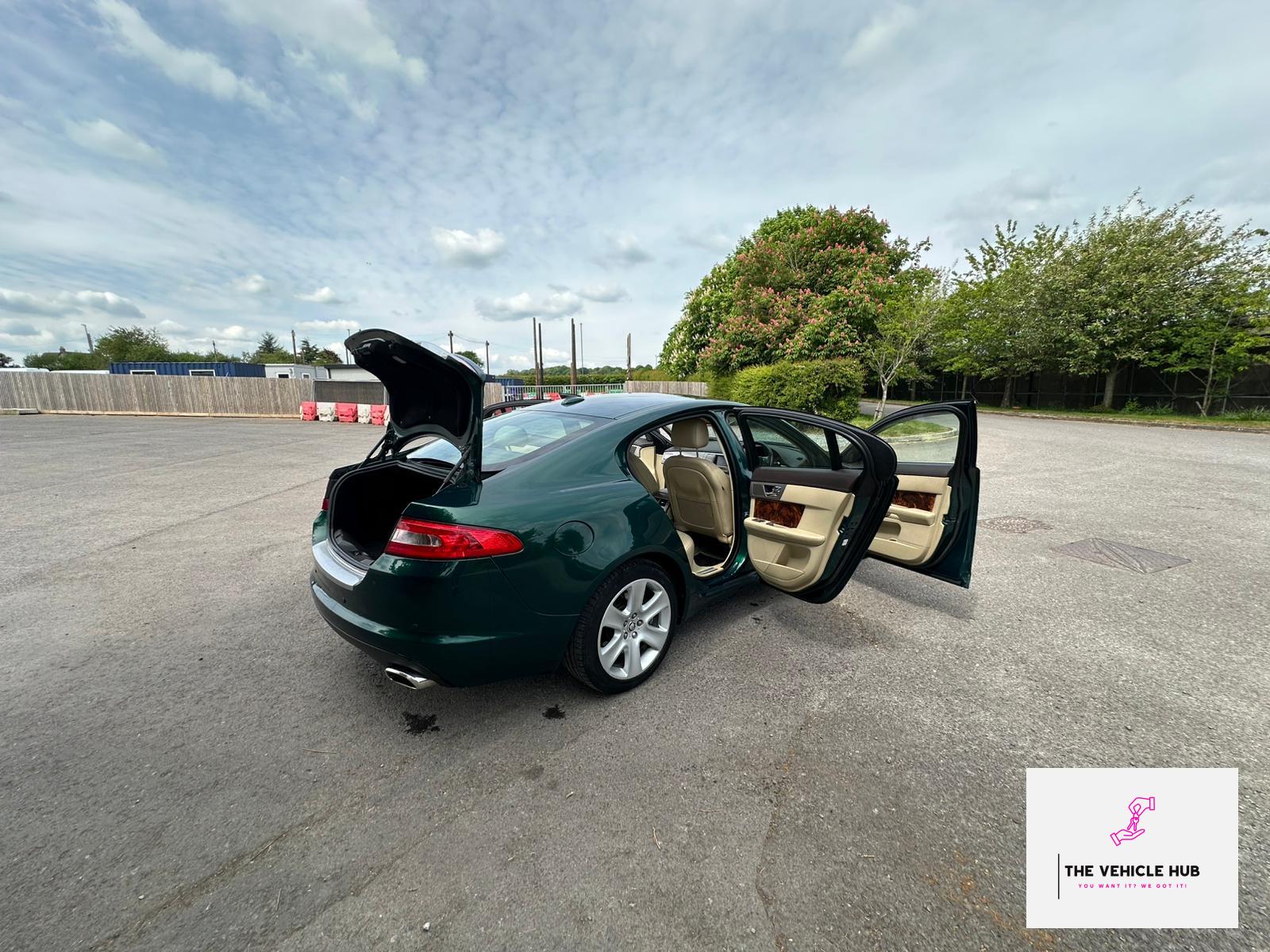 Jaguar XF 2.7d V6 Premium Luxury Saloon 4dr Diesel Auto Euro 4 (207 ps)