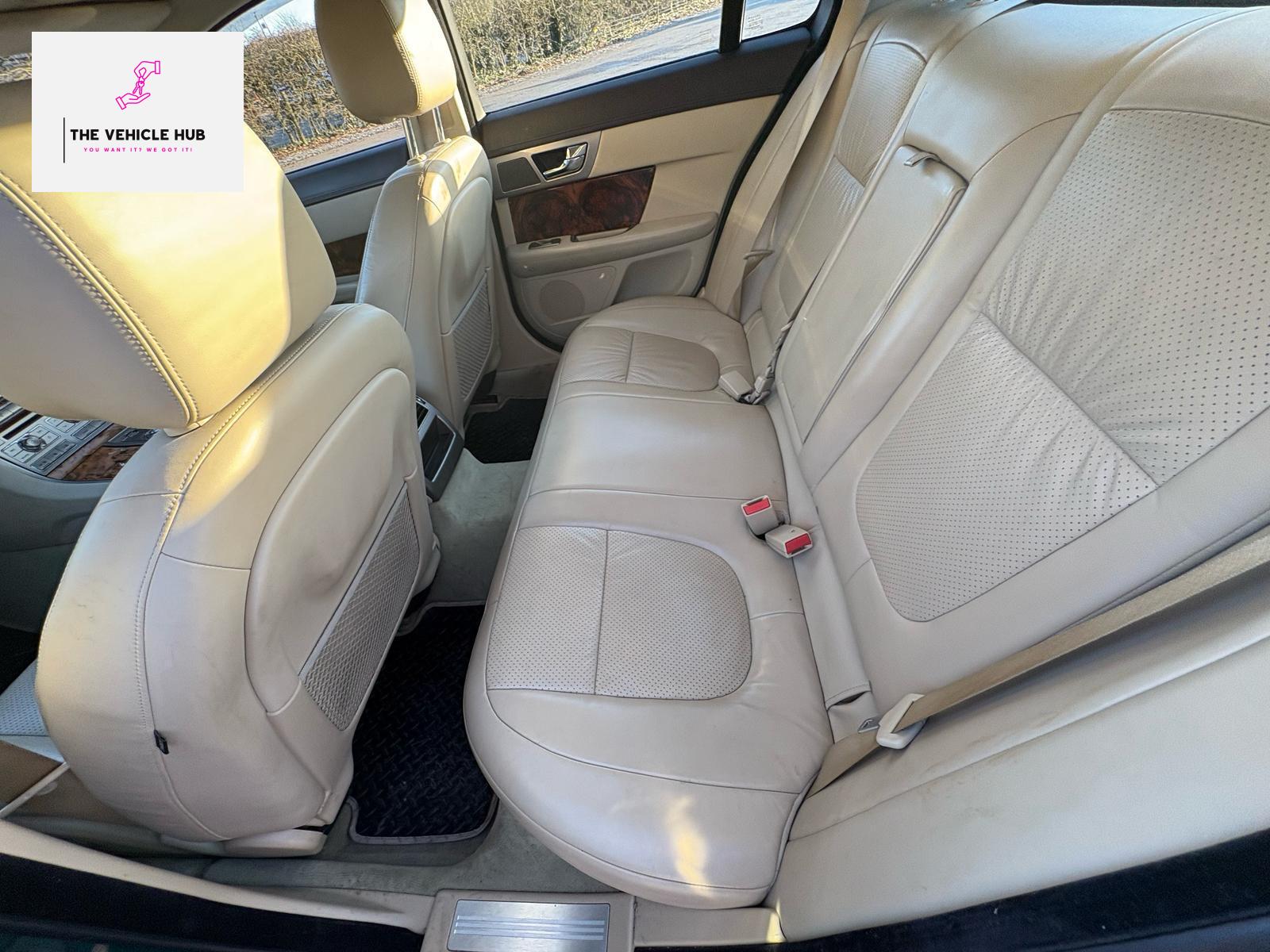 Jaguar XF 2.7d V6 Premium Luxury Saloon 4dr Diesel Auto Euro 4 (207 ps)