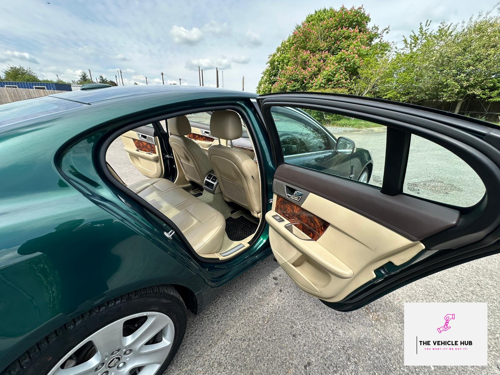 Jaguar XF 2.7d V6 Premium Luxury Saloon 4dr Diesel Auto Euro 4 (207 ps)