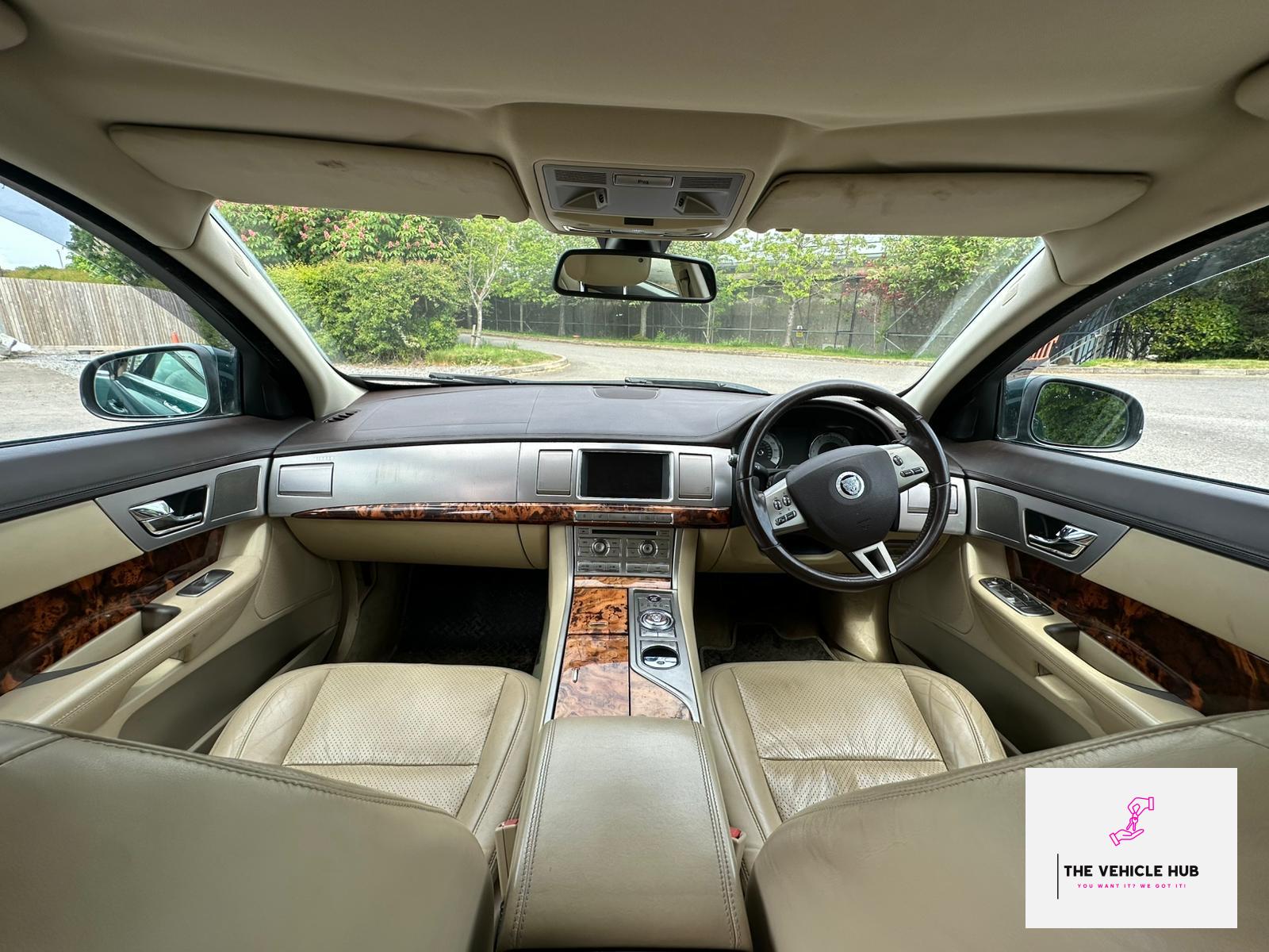 Jaguar XF 2.7d V6 Premium Luxury Saloon 4dr Diesel Auto Euro 4 (207 ps)