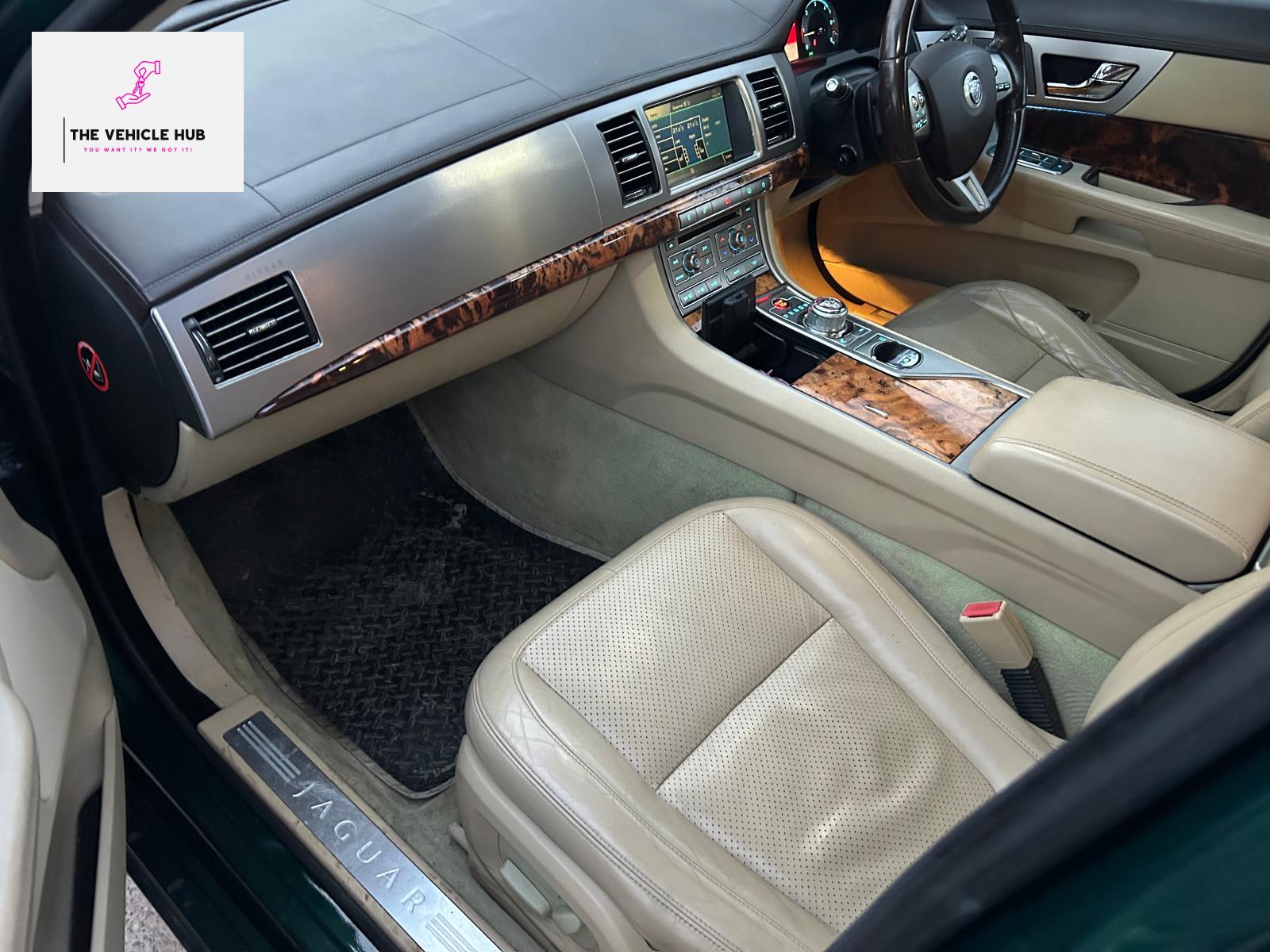 Jaguar XF 2.7d V6 Premium Luxury Saloon 4dr Diesel Auto Euro 4 (207 ps)